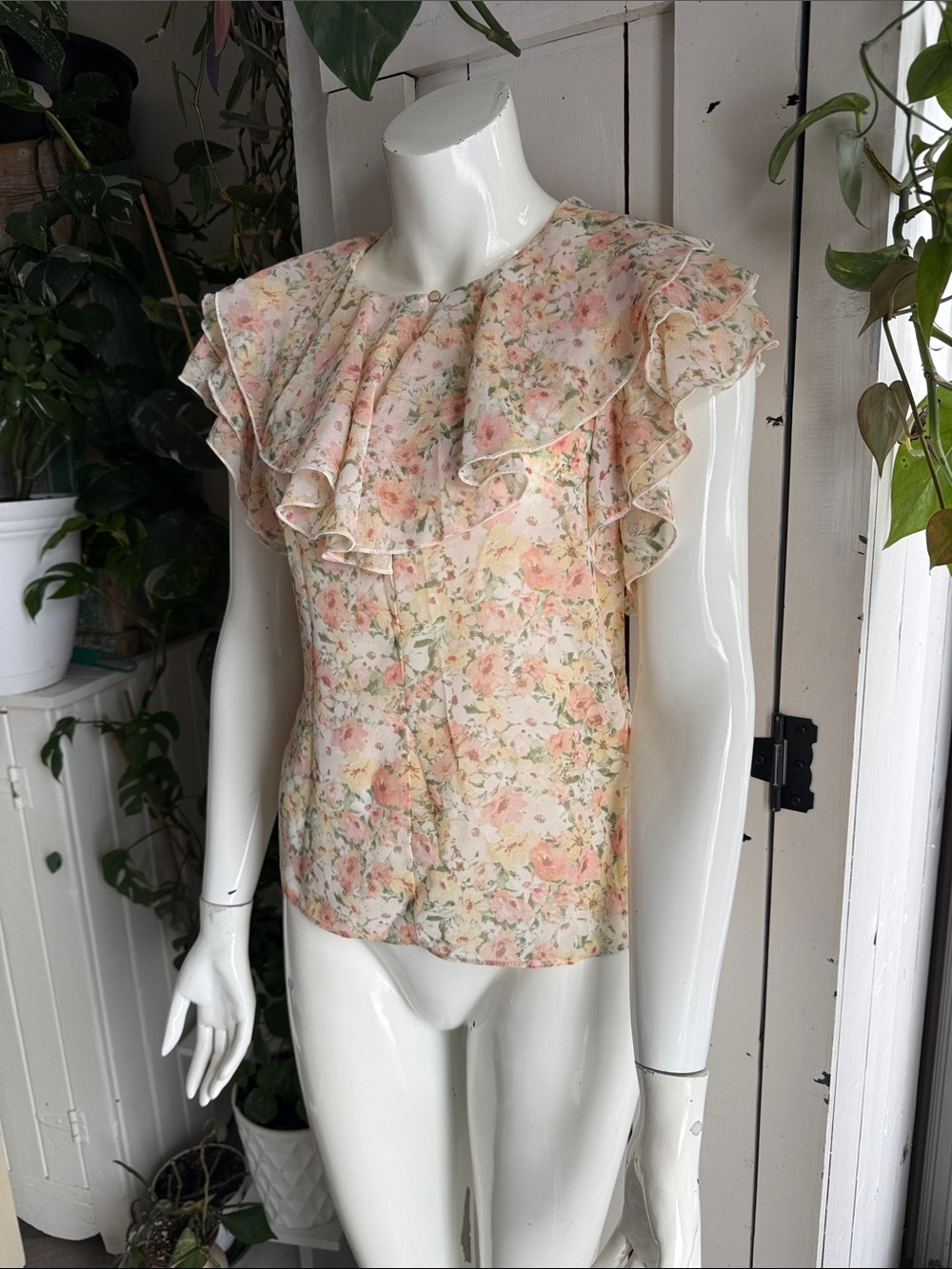Suzy Shier Floral Ruffle Cap-Sleeve Blouse - Cream/Pink NWOT